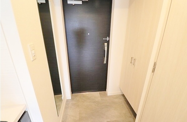 玄関　シューズボックス・全身鏡