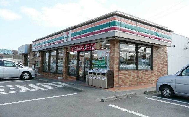 コンビニ　セブンイレブン（コンビニ）まで240m
