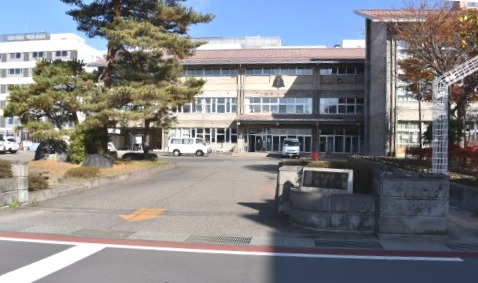 小学校　会津若松市立謹教小学校（小学校）まで589m