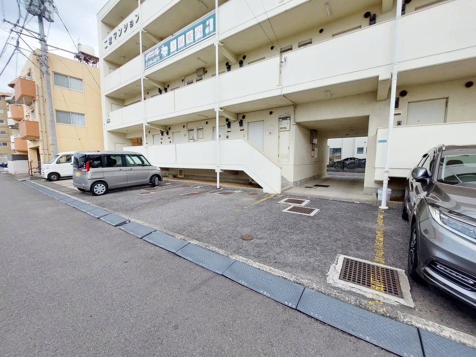 駐車場　駐車場