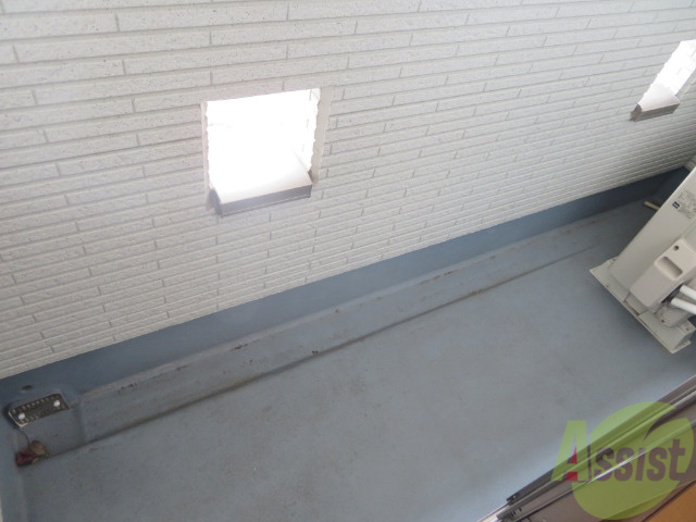 バルコニー　バルコニーは広く洗濯物や布団が簡単に干せますね