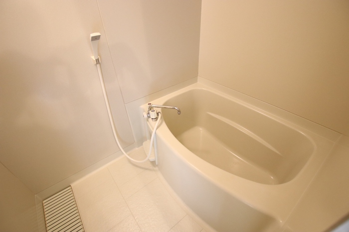 バス・シャワールーム　コンパクトで使いやすいお風呂です