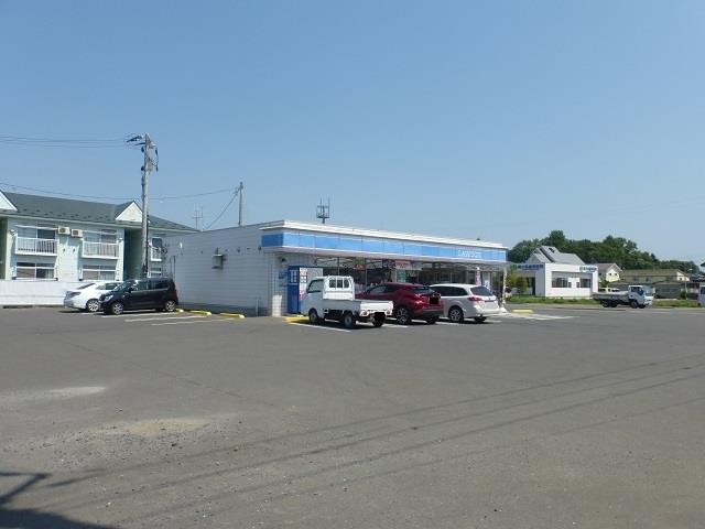 コンビニ　ローソン 十和田三小通店（コンビニ）まで183m