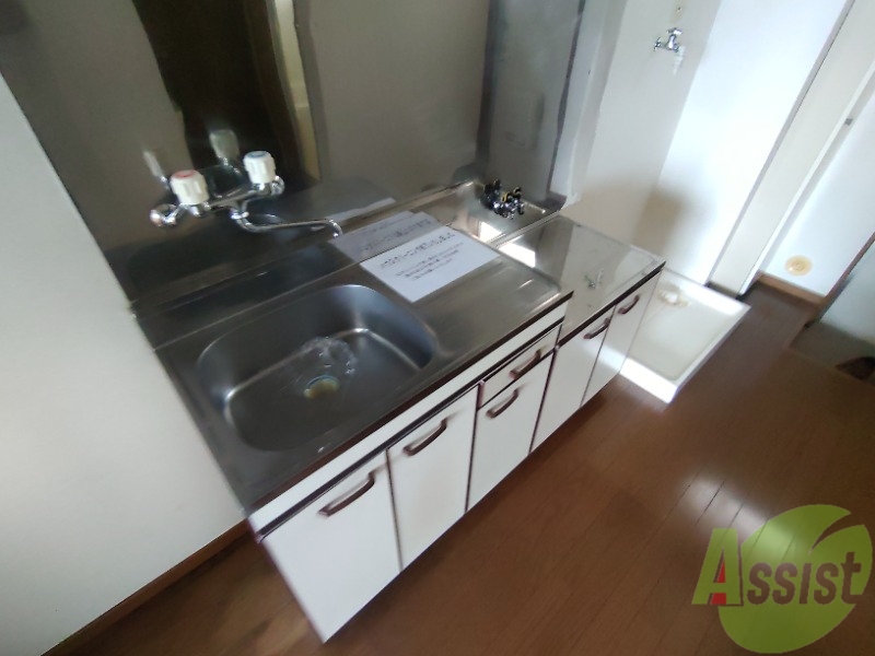 キッチン　キッチンは綺麗で調理スペースもしっかりございます。