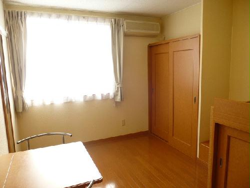 収納　奥に見えるのがクローゼットになります