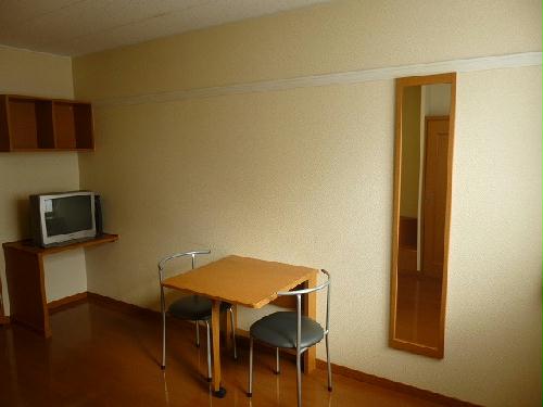 居室・リビング　姿見も付いてます！