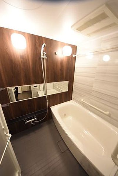 バス・シャワールーム　※別部屋の参考写真です。