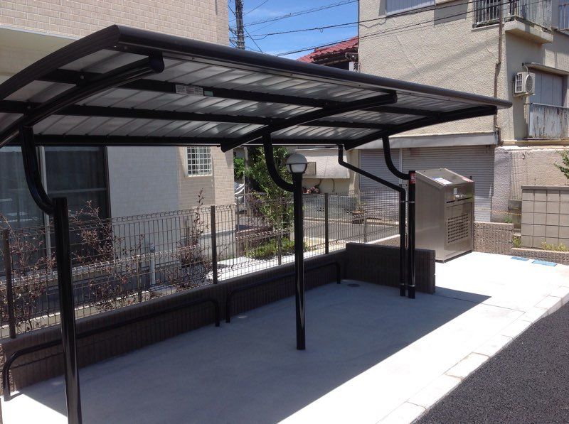 駐車場　屋根付き駐輪場
