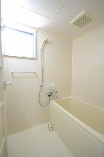 バス・シャワールーム　※同建物・別号室の写真です