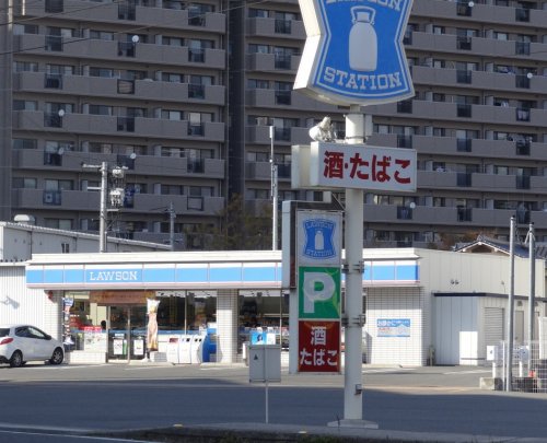 コンビニ　ローソン 西条御条店（コンビニ）まで447m