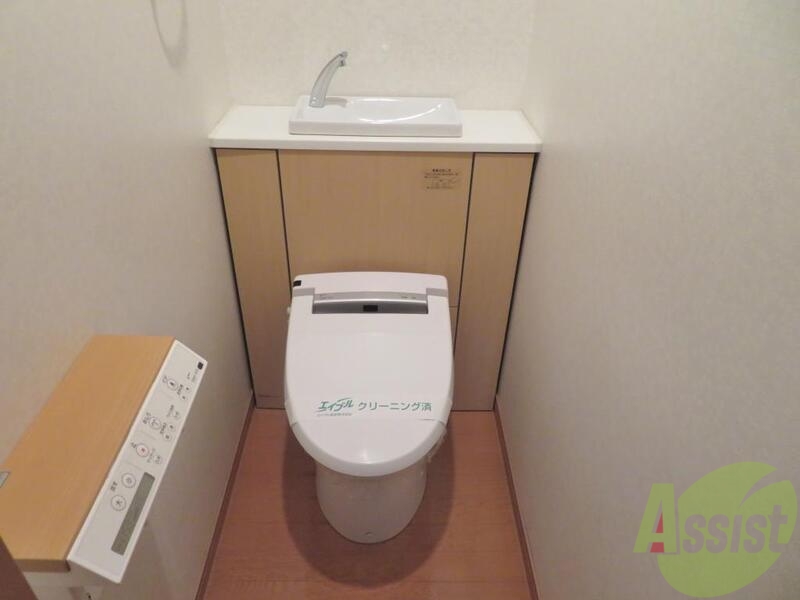 トイレ　各機能付きの嬉しいトイレです。安心してご使用できます。
