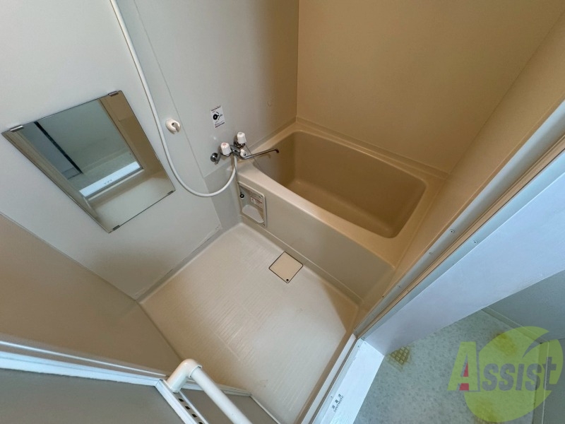 バス・シャワールーム　ユニットバスです。疲れを癒すのに欠かせませんね！