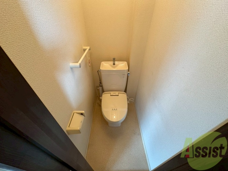 トイレ　こちらはトイレです。清潔感があり、安心して使用できます。