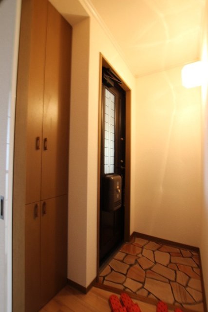 玄関　同物件別号室です。