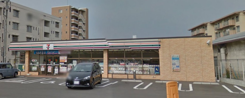 コンビニ　セブンイレブン 福岡箱崎7丁目店（コンビニ）まで323m