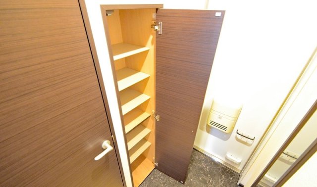 玄関　同物件、別号室のものです。