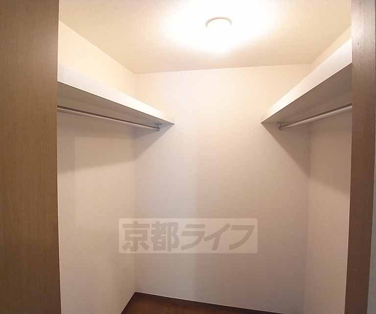 収納　広々としたウォークインクローゼット