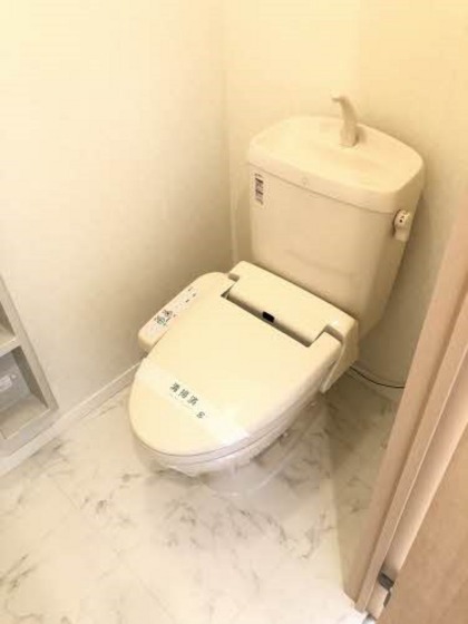 トイレ　※他号室の写真です