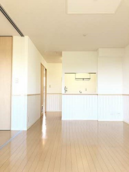 居室・リビング　※他号室の写真です