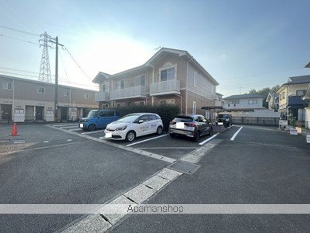 エントランス　駐車場