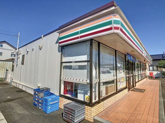 コンビニ　セブンイレブン（コンビニ）まで490m