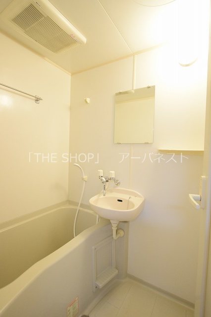 バス・シャワールーム　浴室乾燥機つきで雨の日も安心♪