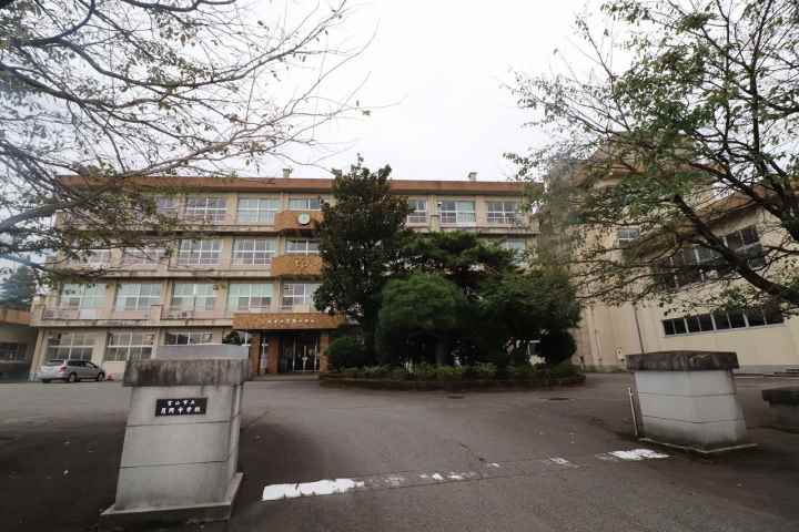 中学校　月岡中学校（中学校）まで666m