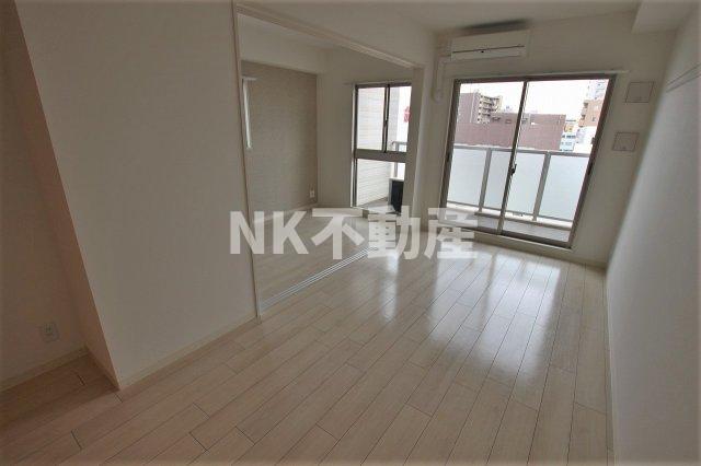 居室・リビング　こちらの居間で趣味の時間をお楽しみください