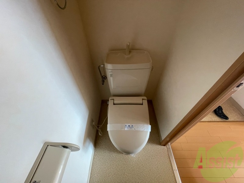 トイレ　嬉しいウォシュレット機能付きです。シャワートイレは便利ですね