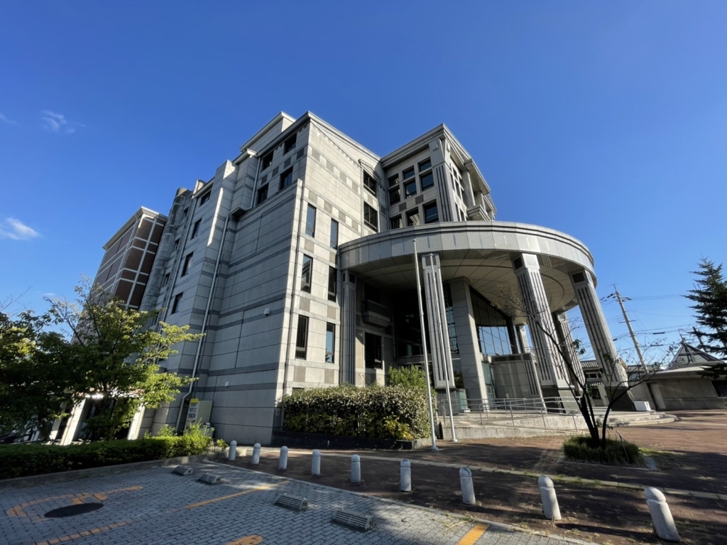 図書館　枚方市立中央図書館（図書館）まで446m