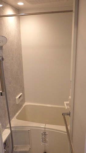 バス・シャワールーム　浴室　※同タイプ（203号室）の写真