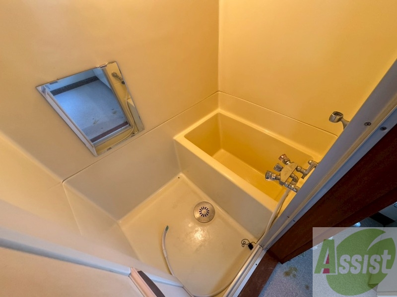 バス・シャワールーム　ユニットバスです。疲れを癒すのに欠かせませんね！