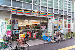 コンビニ　セブンイレブン 大久保2丁目明治通り店（コンビニ）まで402m