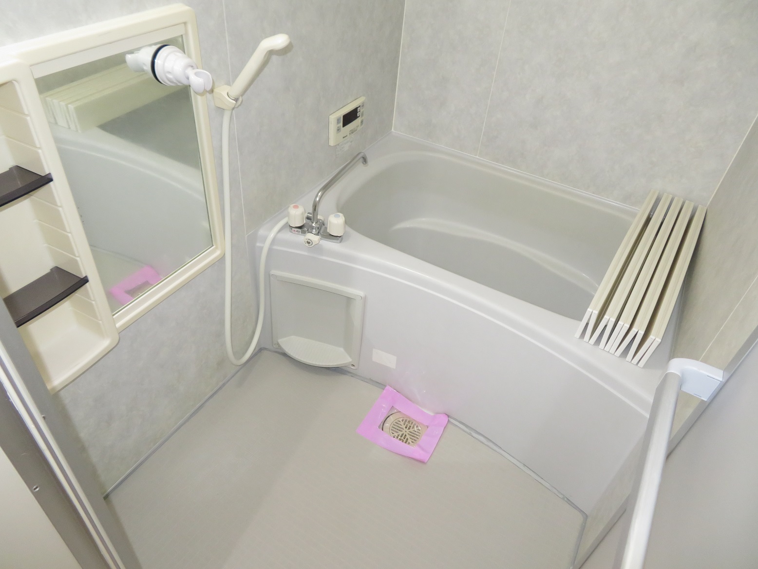 バス・シャワールーム　203号室の画像になります。