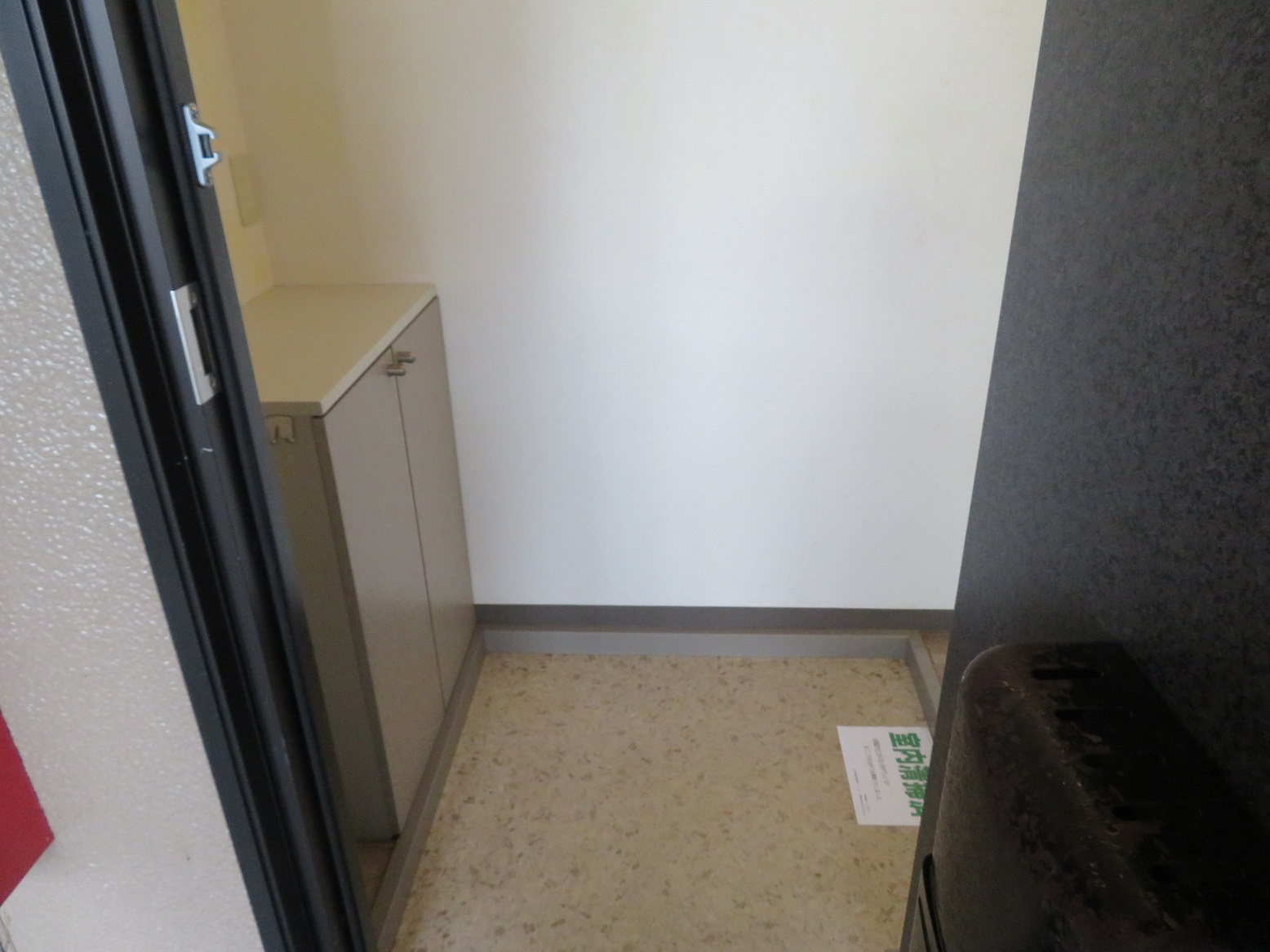 玄関　203号室の画像になります。