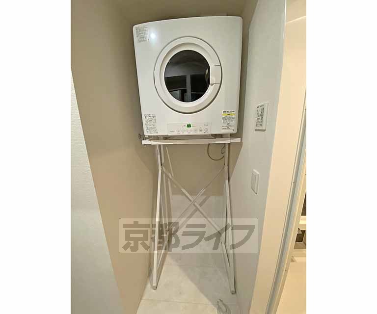 その他設備　洗濯機置き場です。便利な大阪ガスの衣類乾燥機付きです。