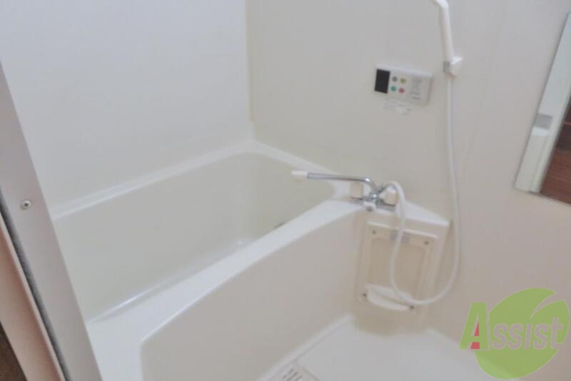 バス・シャワールーム　足を伸ばしてゆっくりお風呂に入れそうですね。