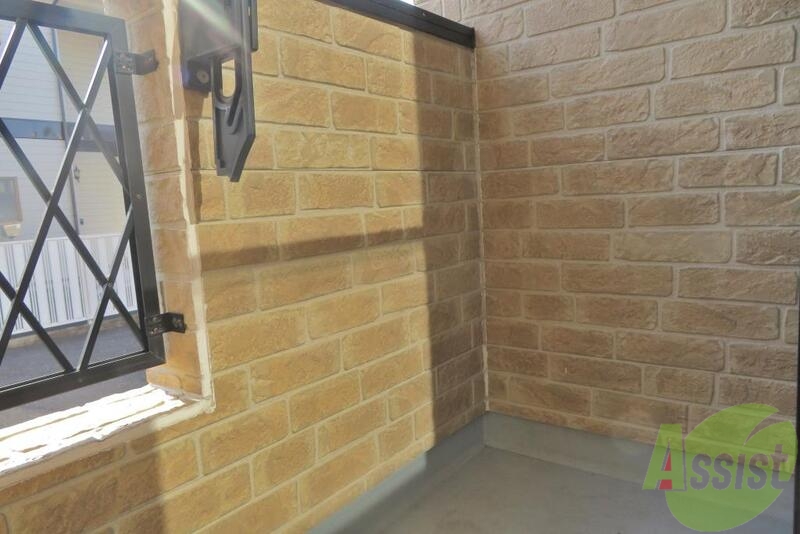 バルコニー　お天気の良い日は布団も干せてポカポカですね