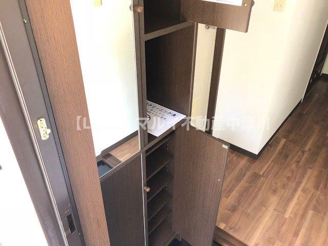 玄関　玄関収納あり