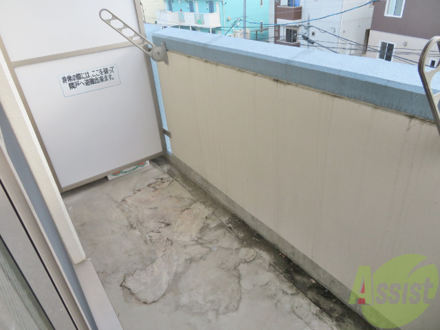 バルコニー　バルコニーは幅があり、広い印象を受けました。