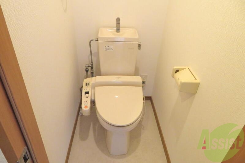 トイレ　トイレにはちゃんとウォシュレットもありますね