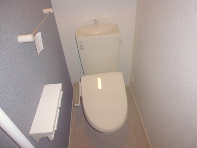 トイレ　温水洗浄便座