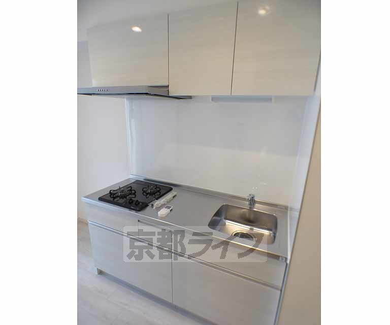 キッチン　新築物件でとてもきれいな部屋です。