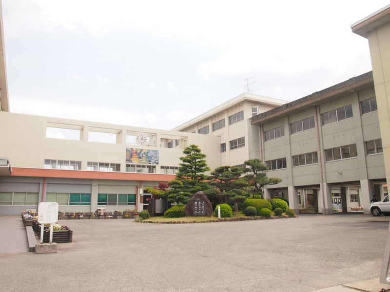 中学校　三笠中学校（中学校）まで1400m