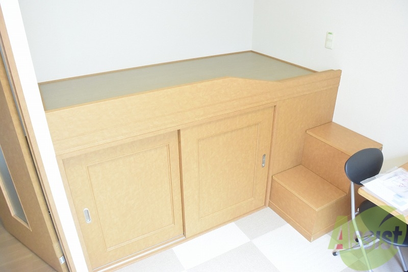 その他　ハイベッドタイプのお部屋になります。
