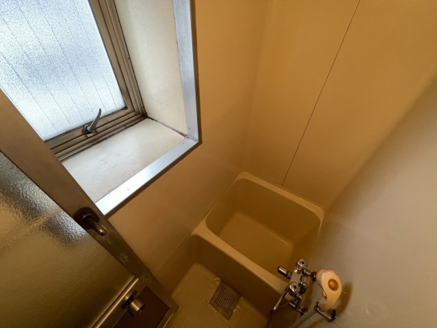 バス・シャワールーム　コンパクトで使いやすいお風呂です