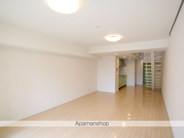 飲食店　スターバックス（飲食店）まで241m