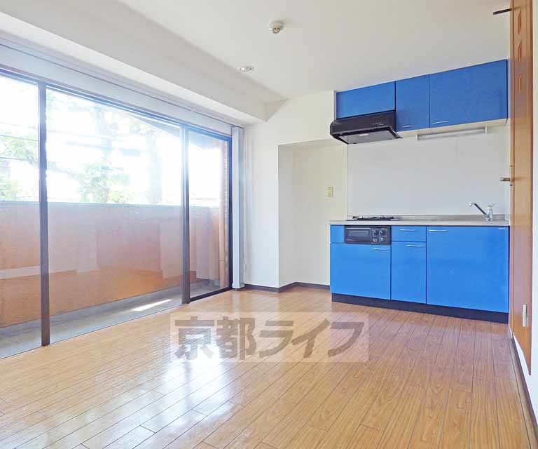 居室・リビング　広く、明るいです。