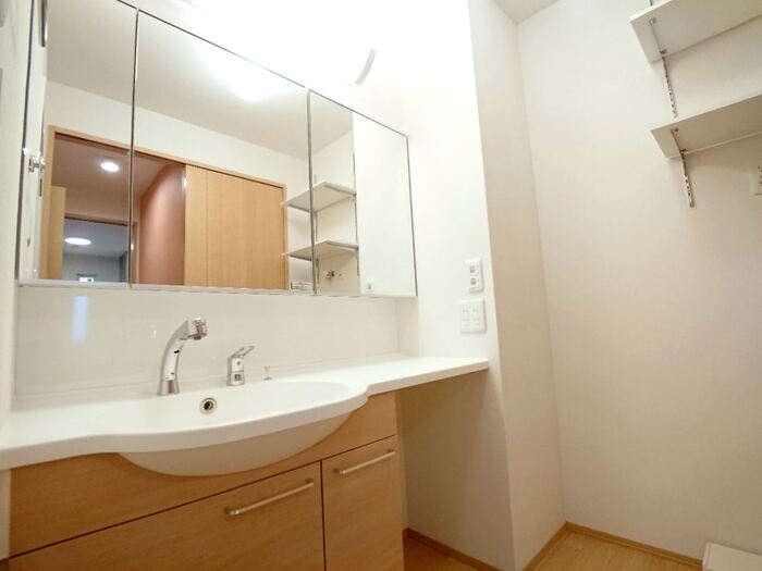 洗面設備　使いやすい洗面所です