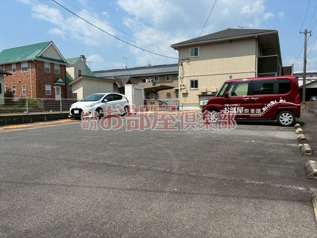 駐車場　駐車場があるので、車を買う予定の方も安心です